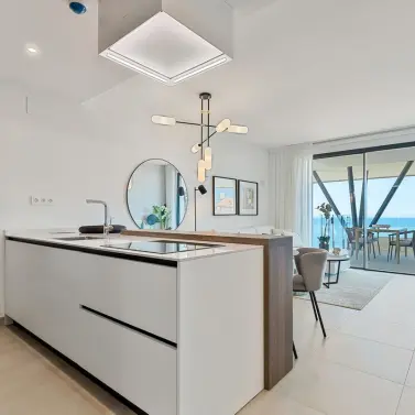Sale of middle floor apartment in Fuengirola