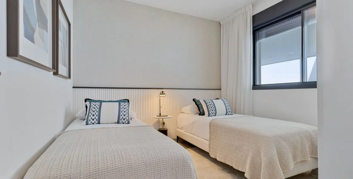 Sale of middle floor apartment in Fuengirola 10