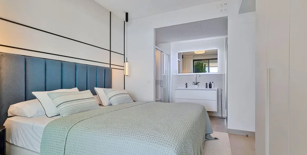 Sale of middle floor apartment in Fuengirola 13