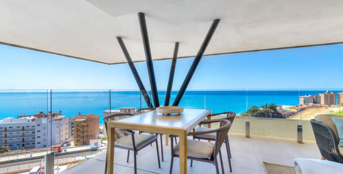 Sale of middle floor apartment in Fuengirola 16