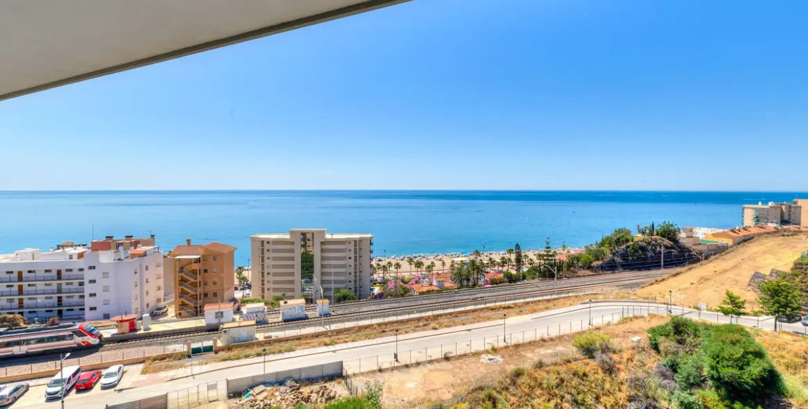 Sale of middle floor apartment in Fuengirola 17