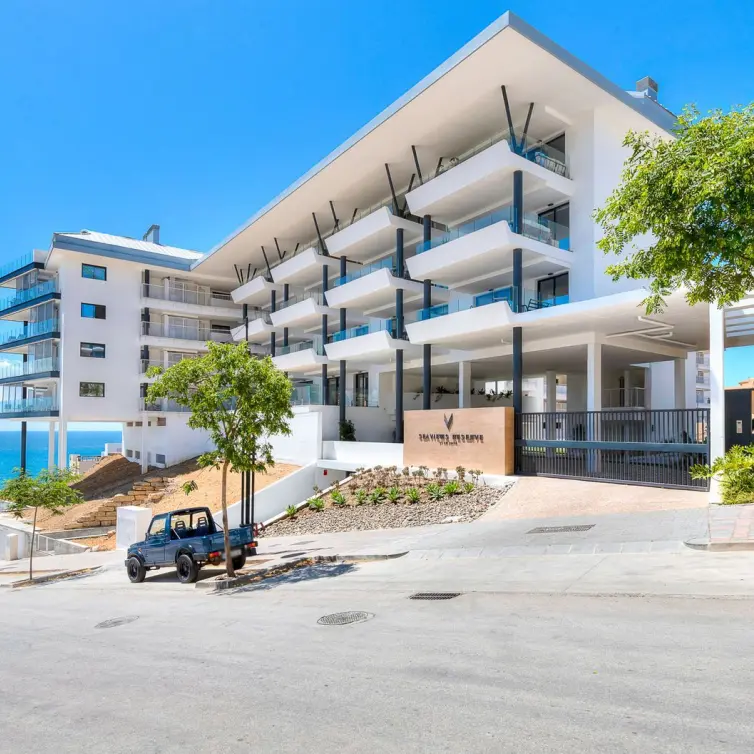 Sale of middle floor apartment in Fuengirola