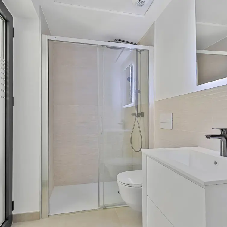 Sale of middle floor apartment in Fuengirola