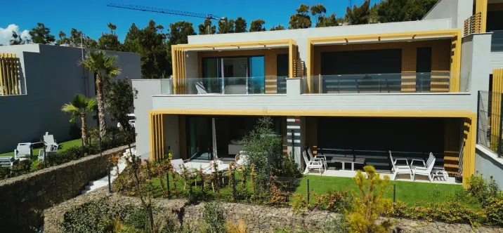 Sale of townhouse in El Chaparral 3