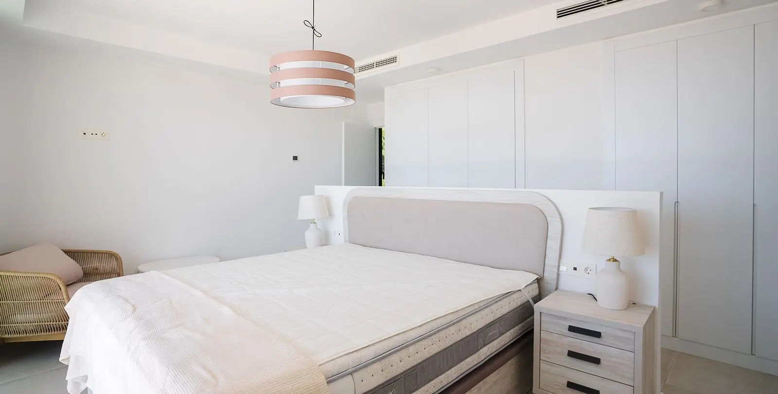 Sale of townhouse in El Chaparral 17