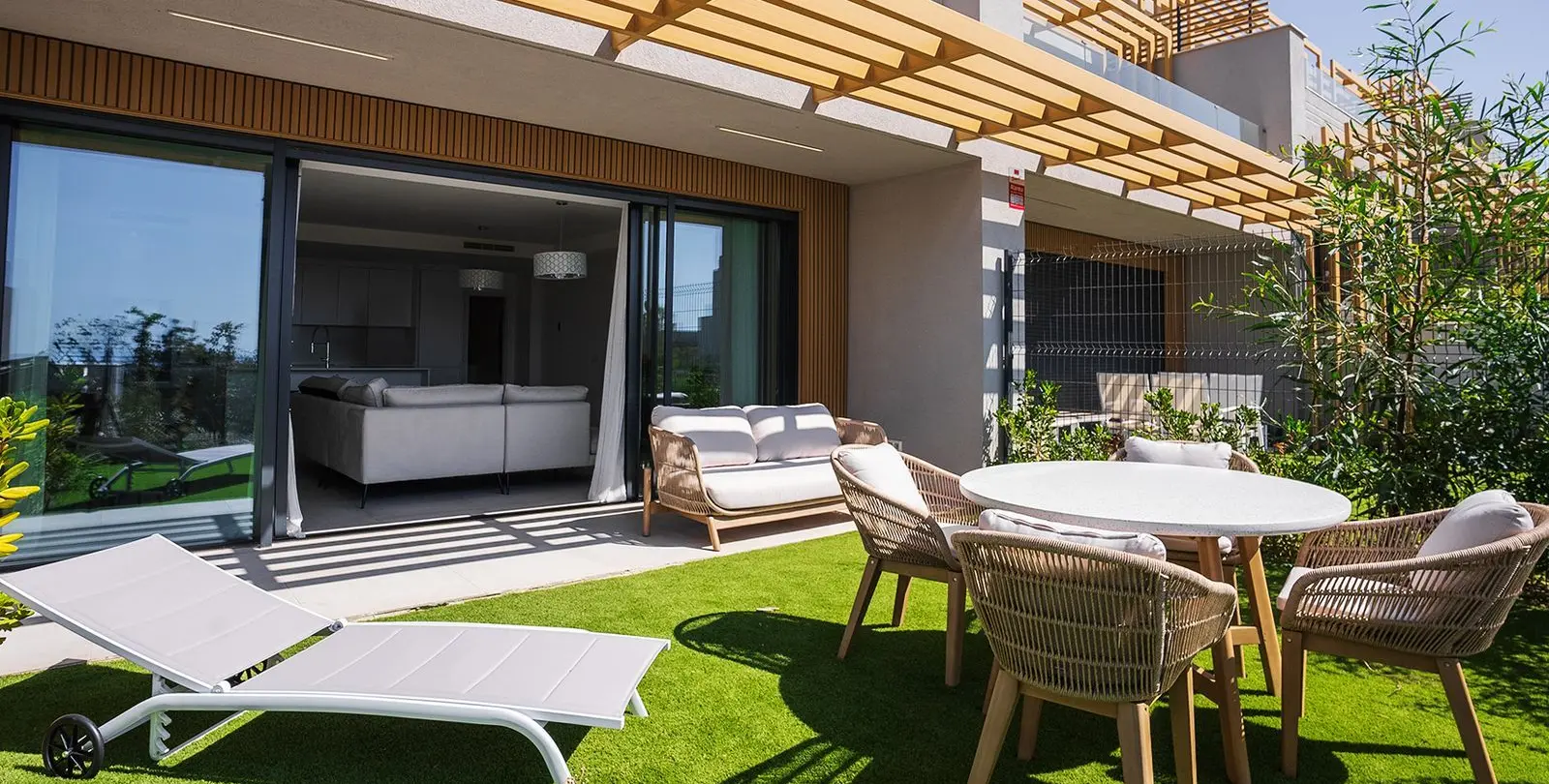 Sale of townhouse in El Chaparral 24
