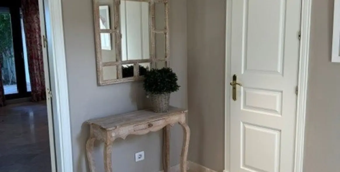 Sale of townhouse in El Paraiso 3