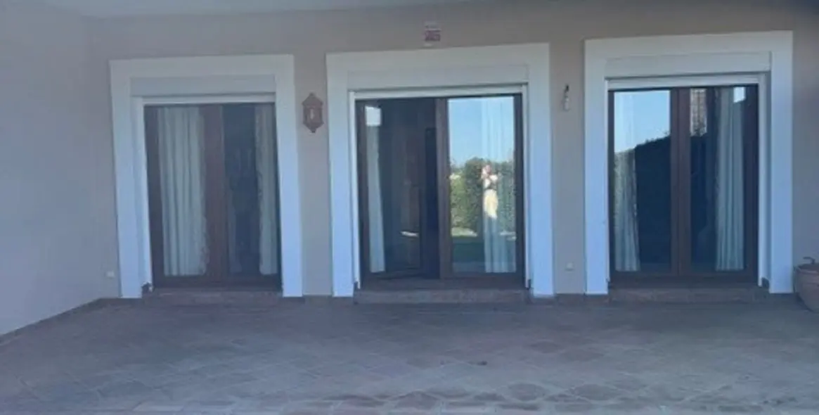 Sale of townhouse in El Paraiso 5