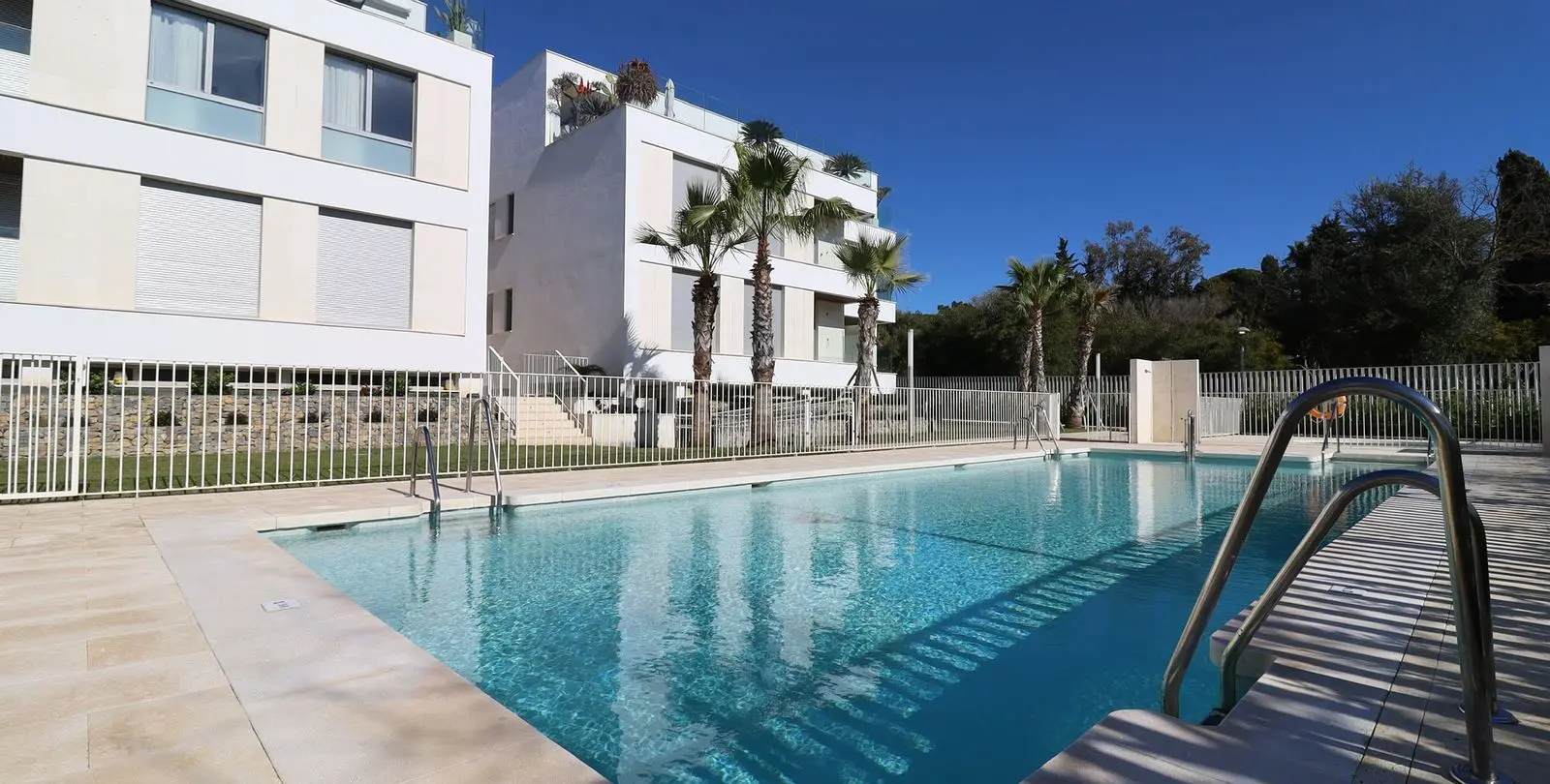 Продажа апартаментов на первом этаже в Elviria 2