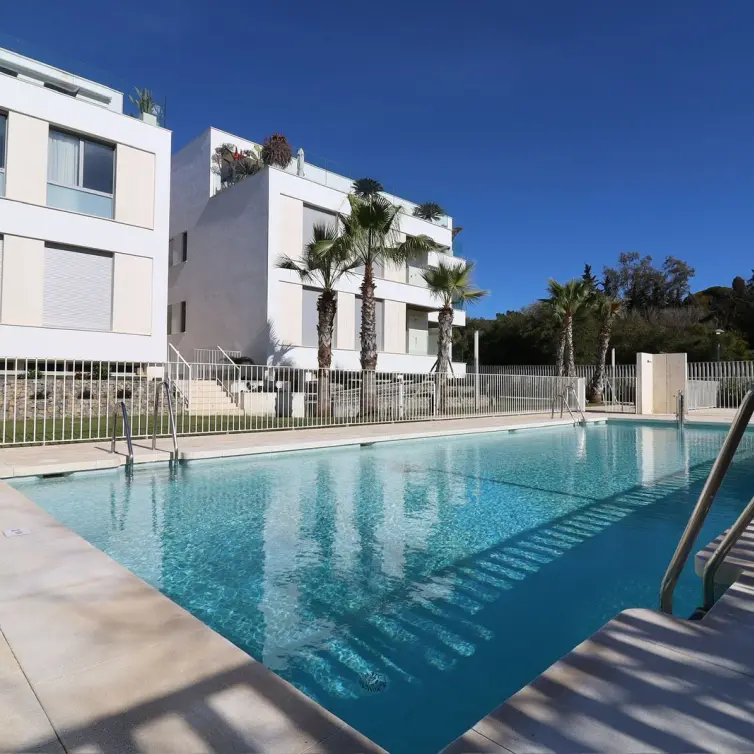 Продажа апартаментов на первом этаже в Elviria