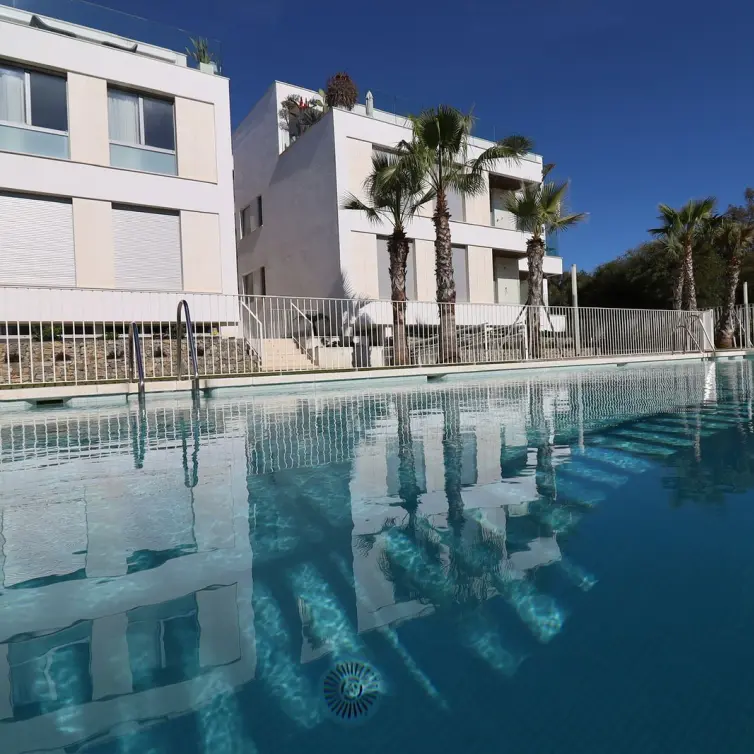 Продажа апартаментов на первом этаже в Elviria