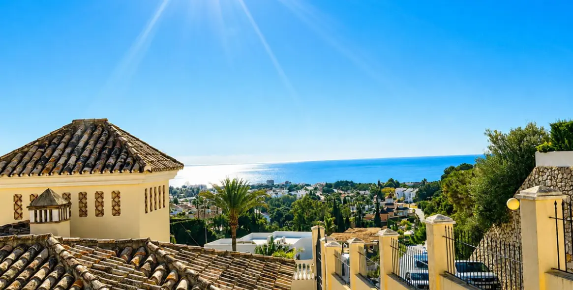 Sale of detached villa in Calahonda 3
