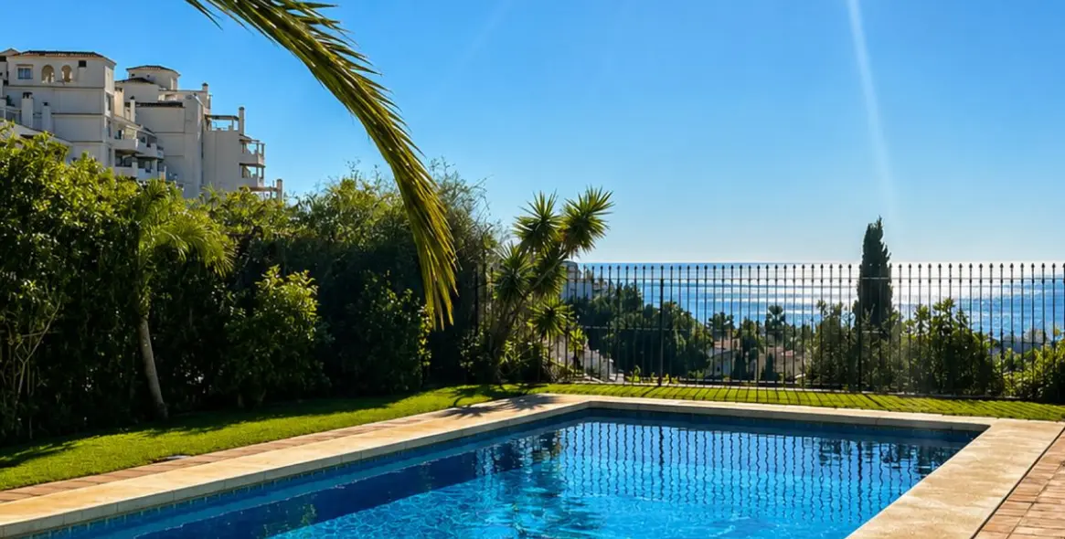Sale of detached villa in Calahonda 5