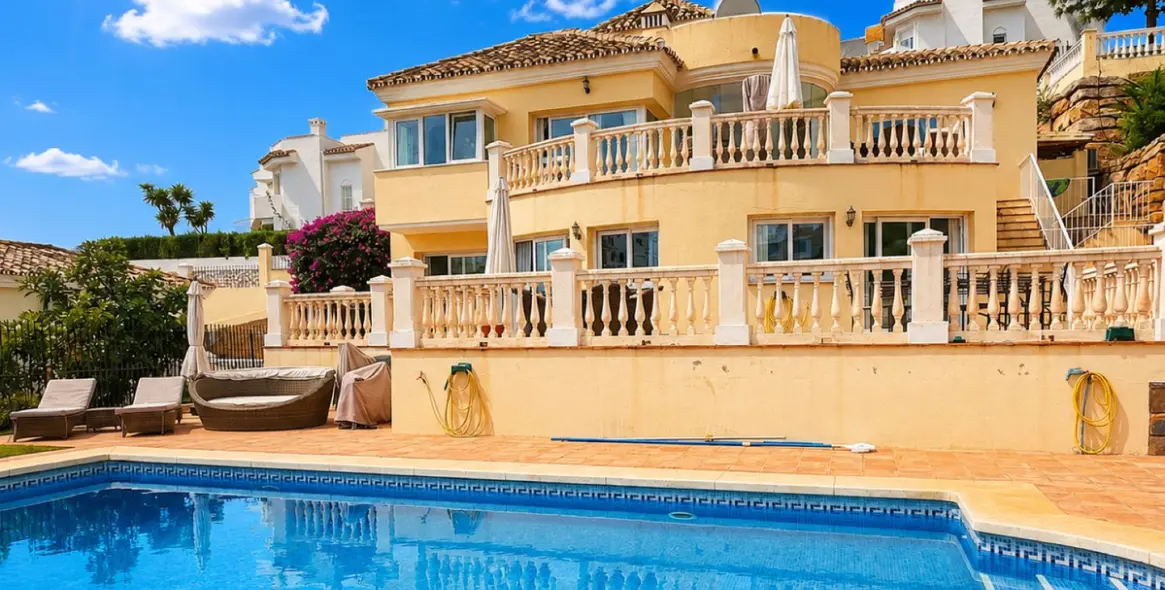 Sale of detached villa in Calahonda 6