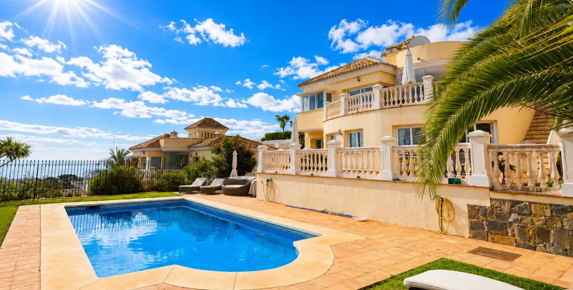 Sale of detached villa in Calahonda 7