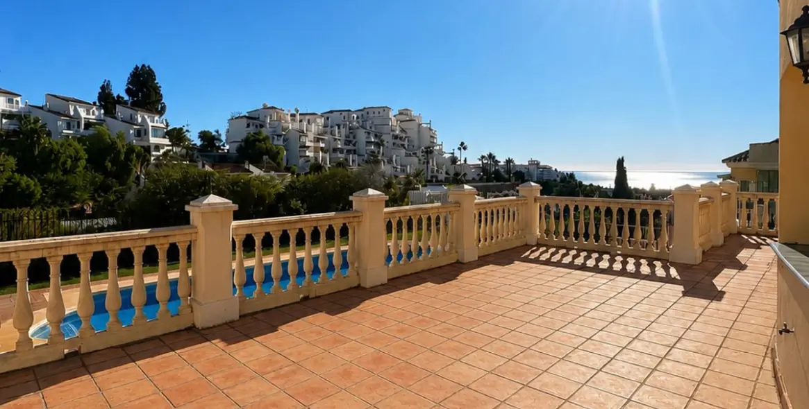 Sale of detached villa in Calahonda 9