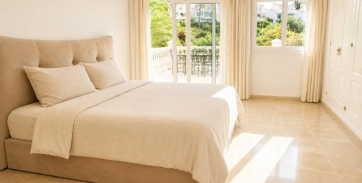Sale of detached villa in Calahonda 20