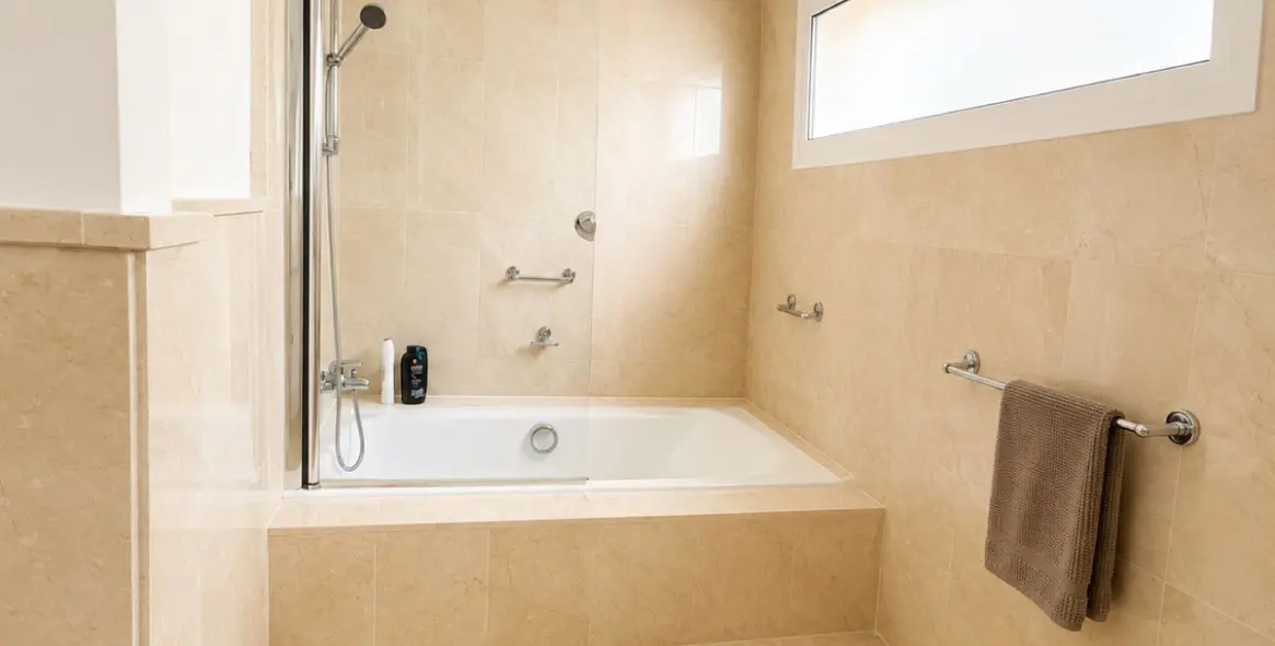 Sale of detached villa in Calahonda 24