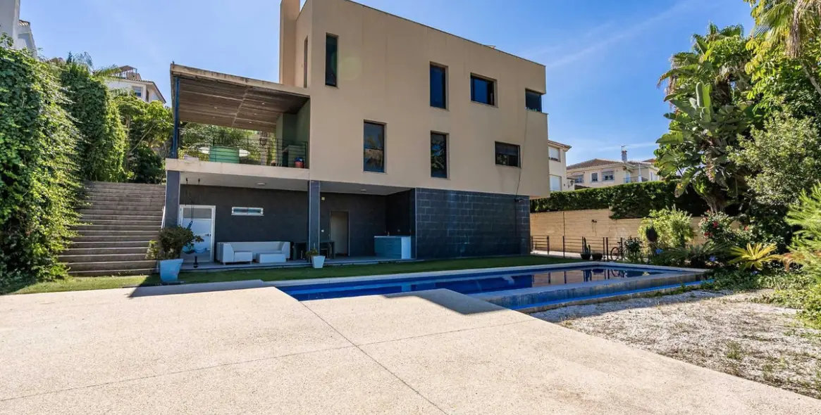 Продажа  отдельно стоящей виллы в Mijas Costa 11