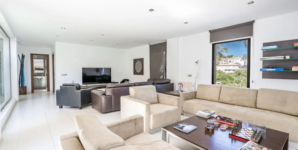 Продажа  отдельно стоящей виллы в Mijas Costa 15