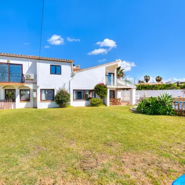 Venta de villa independiente en Estepona