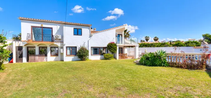 Venta de villa independiente en Estepona 0