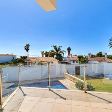 Venta de villa independiente en Estepona