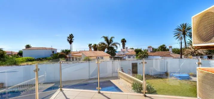 Venta de villa independiente en Estepona 1