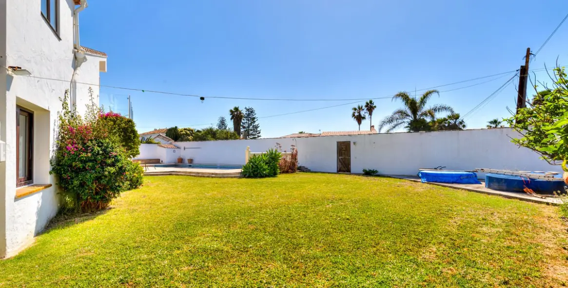 Venta de villa independiente en Estepona 3