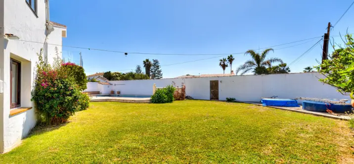 Venta de villa independiente en Estepona 2