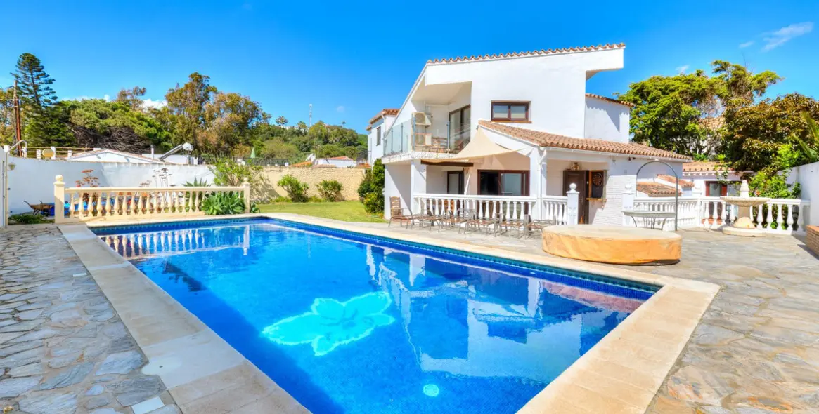 Venta de villa independiente en Estepona 5