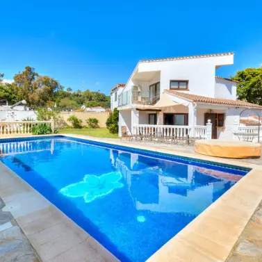 Venta de villa independiente en Estepona