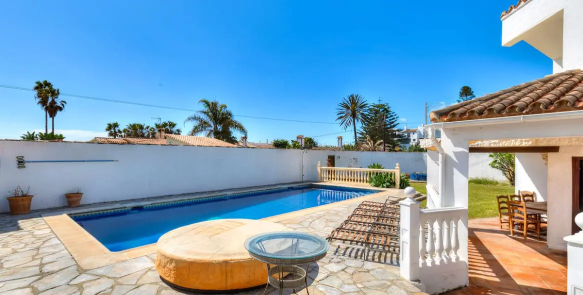 Venta de villa independiente en Estepona 8