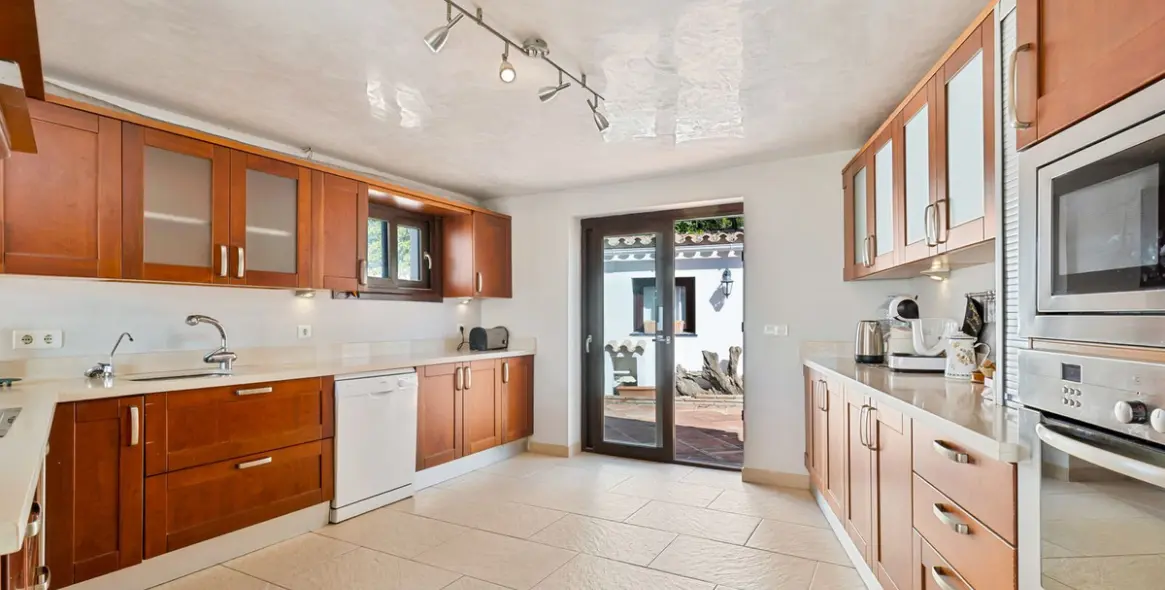 Venta de villa independiente en Estepona 16