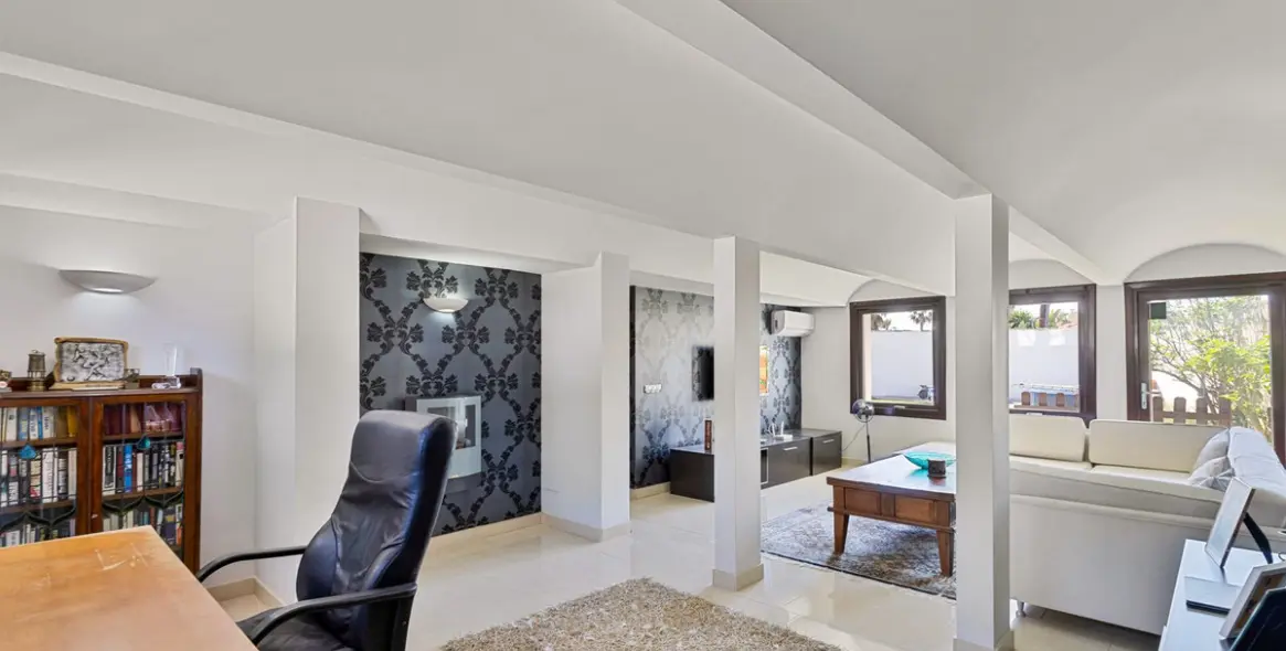 Venta de villa independiente en Estepona 19