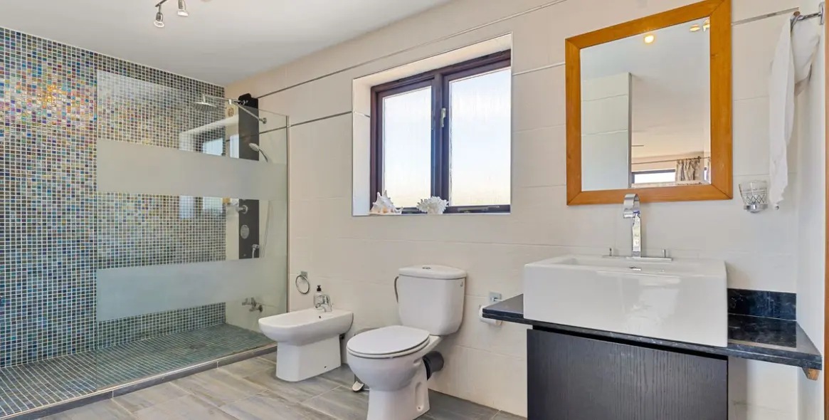 Venta de villa independiente en Estepona 39