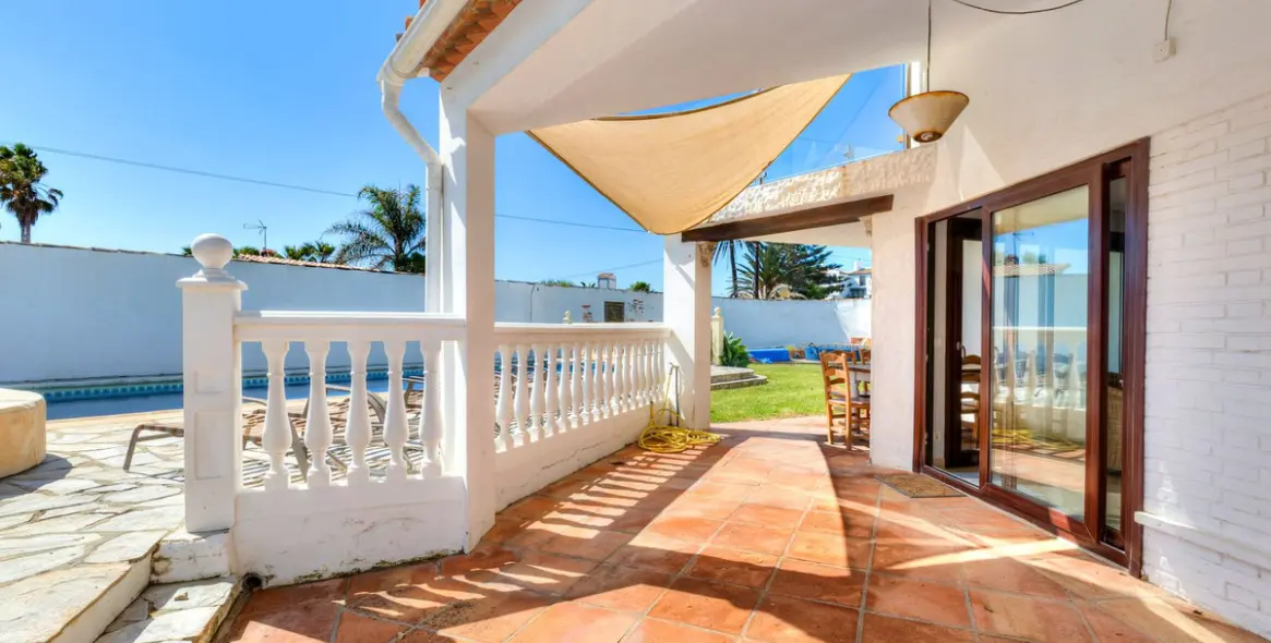 Venta de villa independiente en Estepona 42