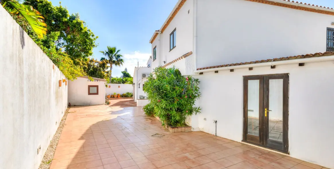 Venta de villa independiente en Estepona 45
