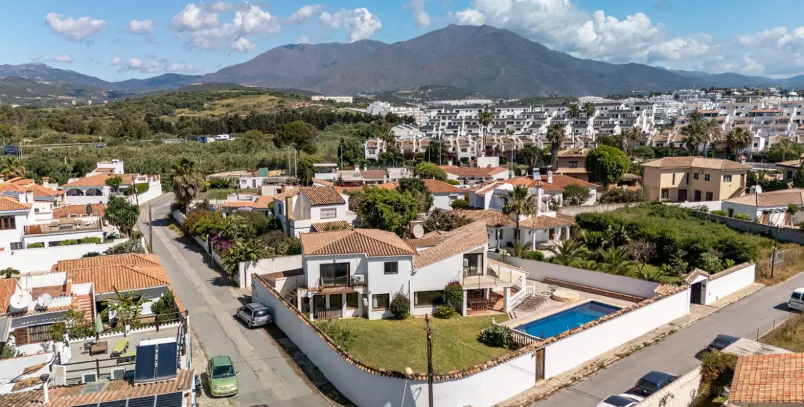 Venta de villa independiente en Estepona 54