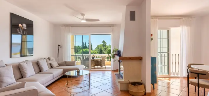 Sale of detached villa in Estepona 2