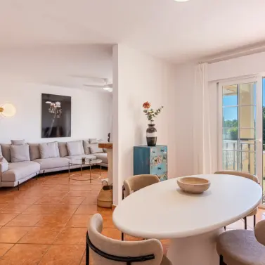 Sale of detached villa in Estepona