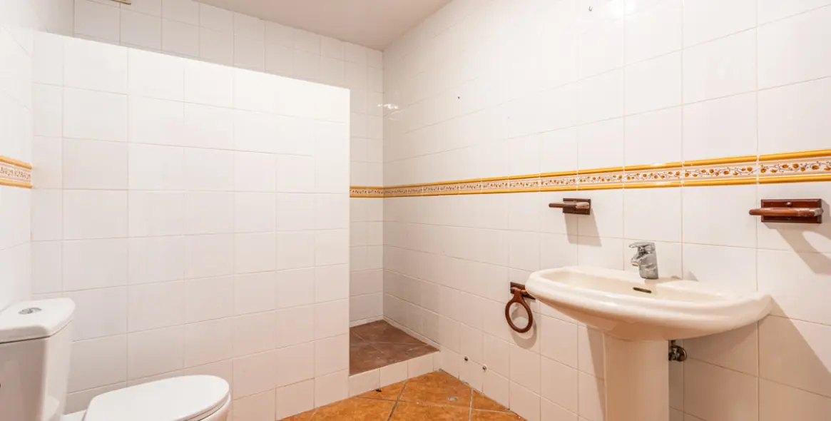 Sale of detached villa in Estepona 26