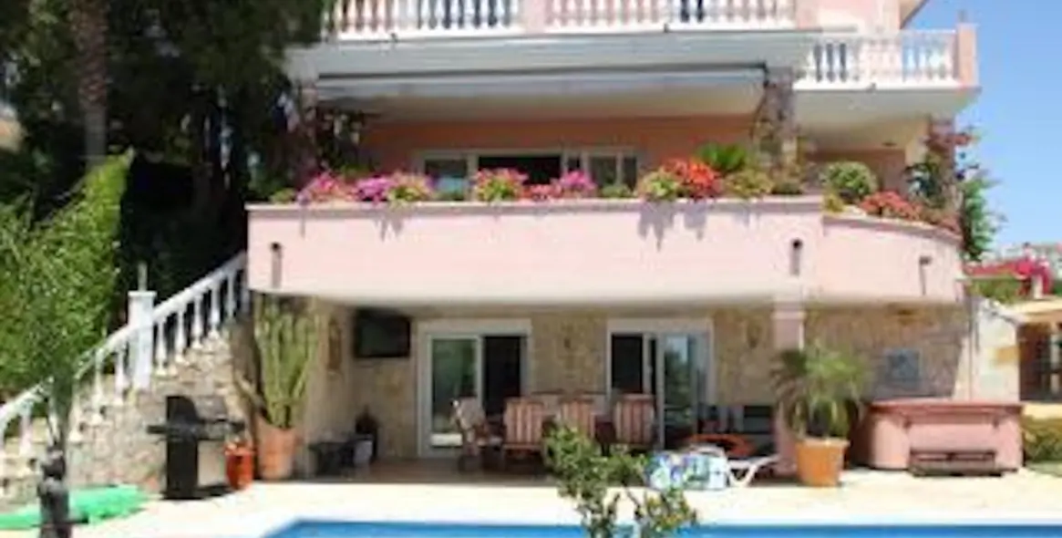 Venta de villa independiente en Calahonda 1