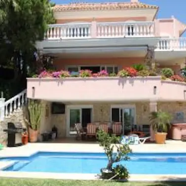 Venta de villa independiente en Calahonda
