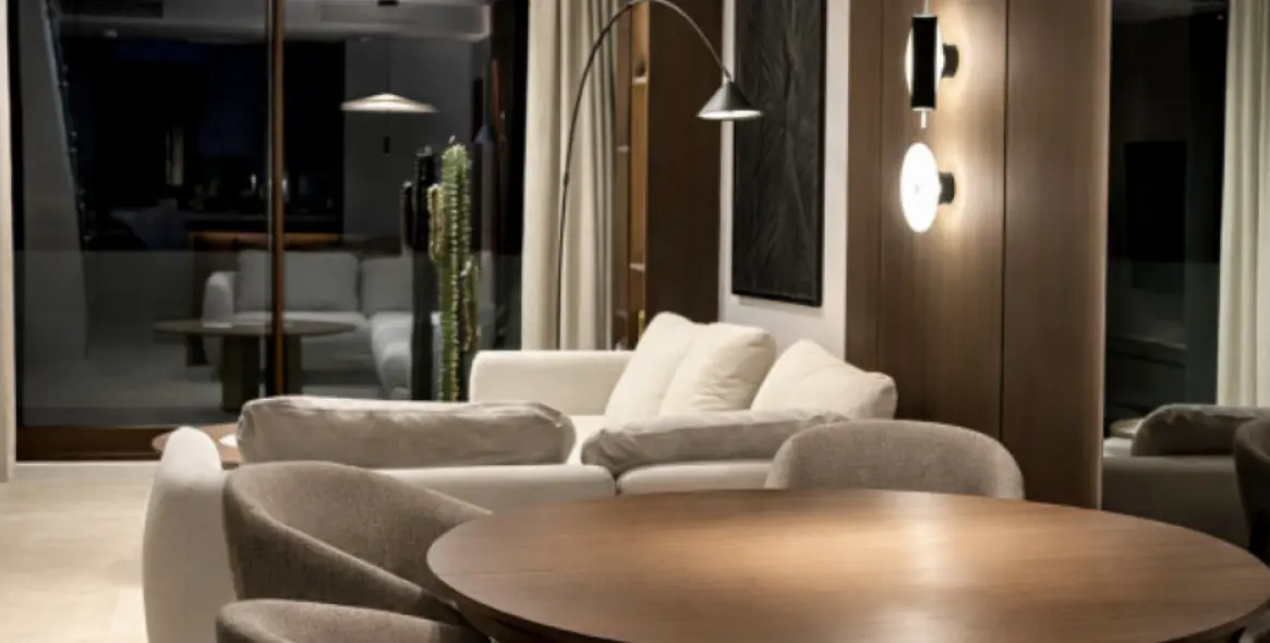Venta de apartamento en planta media en Estepona 2