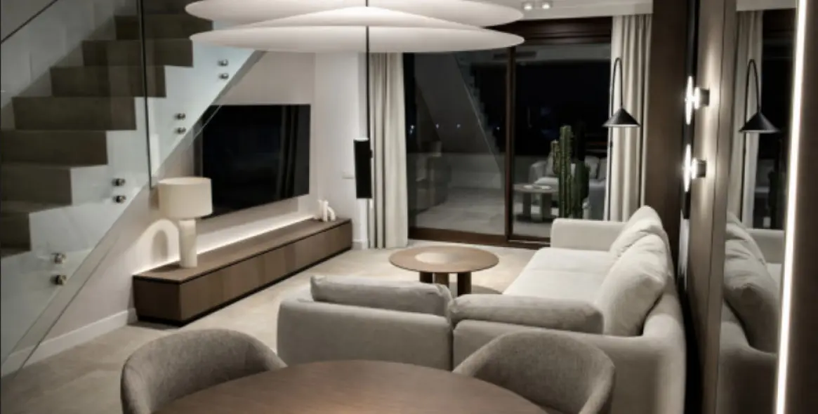 Venta de apartamento en planta media en Estepona 3