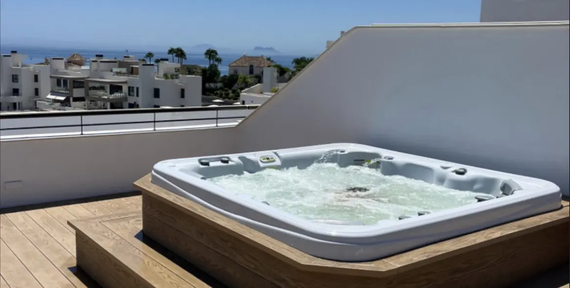 Venta de apartamento en planta media en Estepona 5