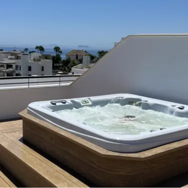 Venta de apartamento en planta media en Estepona