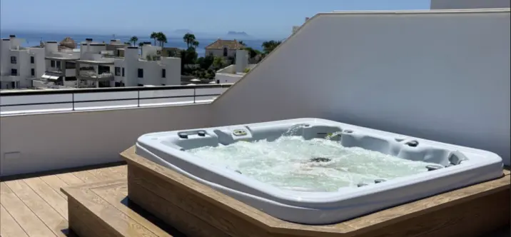 Venta de apartamento en planta media en Estepona 4