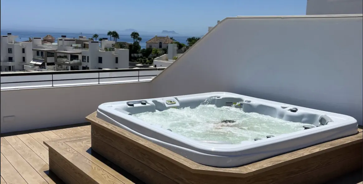 Venta de apartamento en planta media en Estepona 12